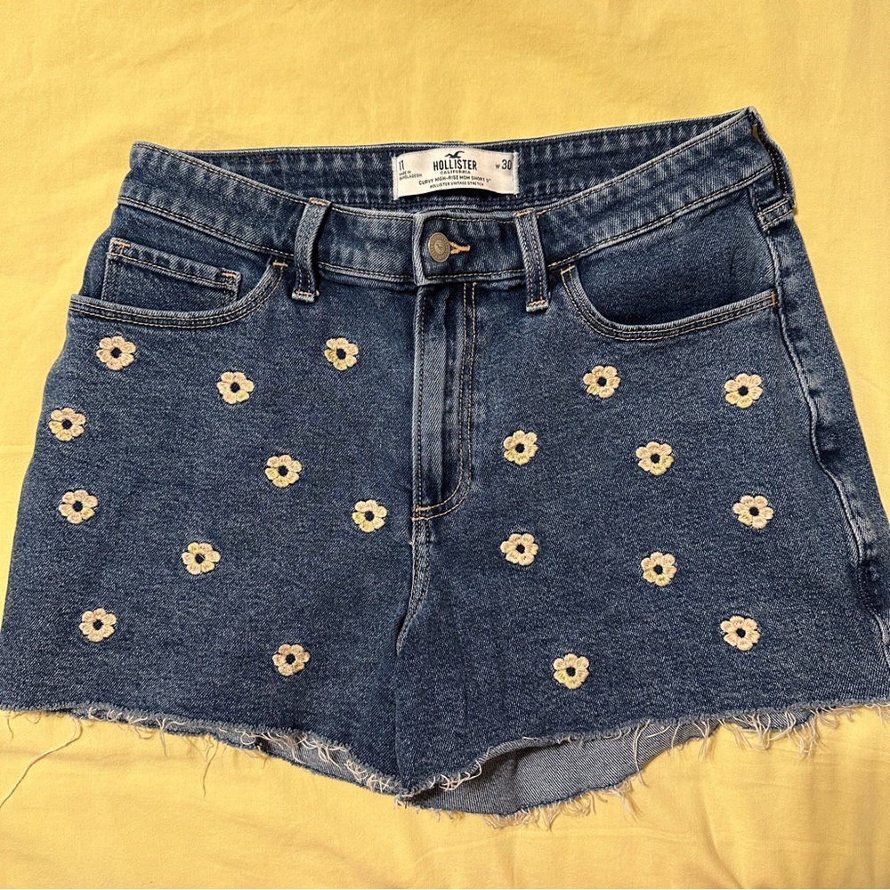 HOLLISTER HIGH RISE FLORAL DENIM SHORTD